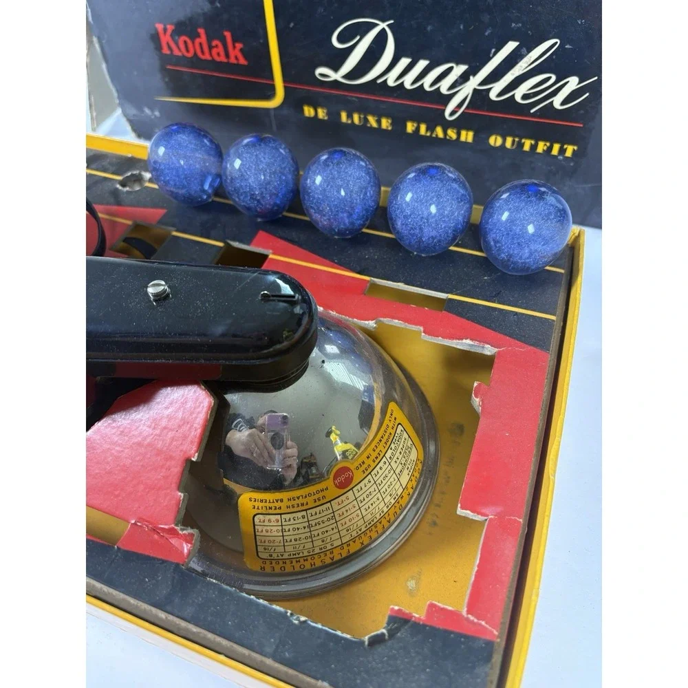 Vintage Kodak Duaflex II Camera De Luxe Flash Outfit Kit Box Bulbs